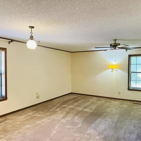 Living - 2011 Shady Ln, Malvern, AR 72104 photo 5 of 6