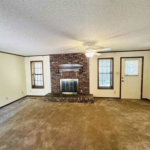 Living - 2011 Shady Ln, Malvern, AR 72104 photo 1 of 6
