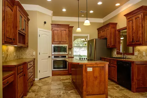 Kitchen - 1003 Hope Cir, Mena, AR 71953 photo 7 of 7