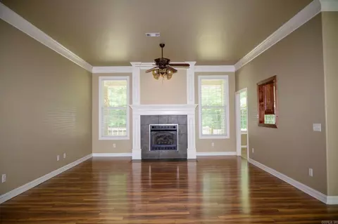 Living - 1003 Hope Cir, Mena, AR 71953 photo 2 of 8