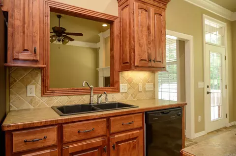 Kitchen - 1003 Hope Cir, Mena, AR 71953 photo 2 of 7
