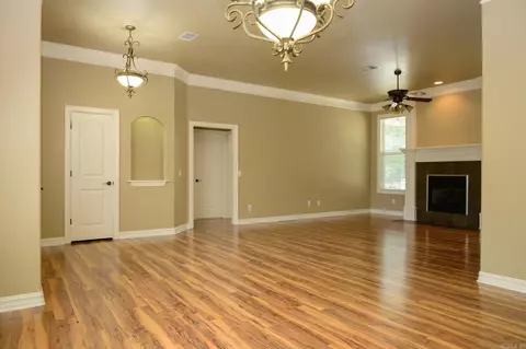 Living - 1003 Hope Cir, Mena, AR 71953 photo 4 of 8