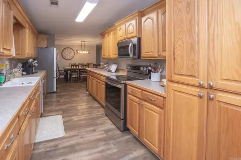 Kitchen - 2301 Bennett, Benton, AR 72015 photo 3 of 3