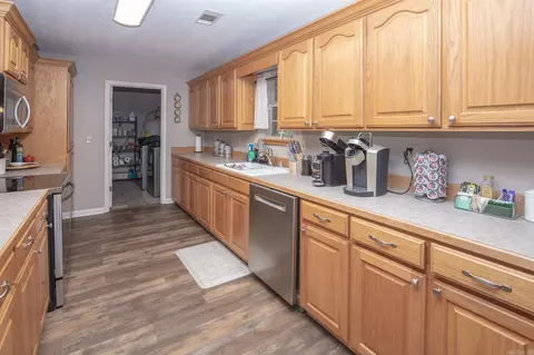 Kitchen - 2301 Bennett, Benton, AR 72015 photo 1 of 3