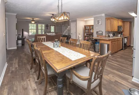 Dining - 2301 Bennett, Benton, AR 72015 photo 2 of 2