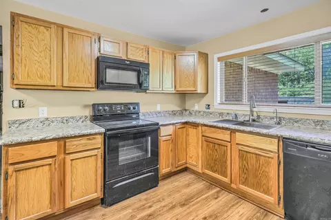 Kitchen - 3173 S Hwy 27, Mount Ida, AR 71957 photo 2 of 6