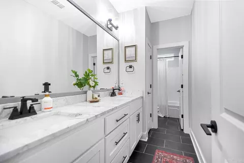 Bath - 2565 Kara Ln, Bryant, AR 72019 photo 1 of 4