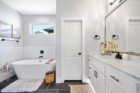 Bath - 2565 Kara Ln, Bryant, AR 72019 photo 3 of 4