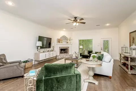 Living - 6533 Castle Rdg, Benton, AR 72019 photo 1 of 3