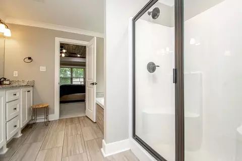 Bath - 6533 Castle Rdg, Benton, AR 72019 photo 3 of 3
