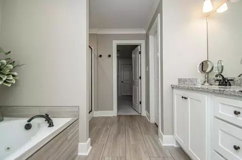 Entry Way - 6533 Castle Rdg, Benton, AR 72019 photo 1 of 1