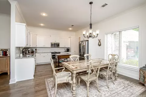 Dining - 6533 Castle Rdg, Benton, AR 72019 photo 1 of 1
