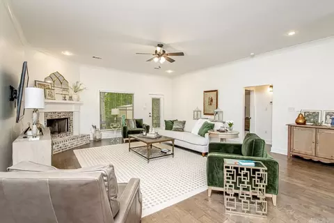 Living - 6533 Castle Rdg, Benton, AR 72019 photo 2 of 3