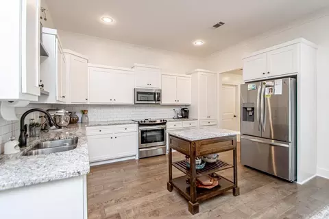 Kitchen - 6533 Castle Rdg, Benton, AR 72019 photo 1 of 2