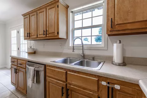 Kitchen - 620 Blossom, Trumann, AR 72472 photo 3 of 3