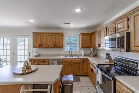 Kitchen - 620 Blossom, Trumann, AR 72472 photo 2 of 3