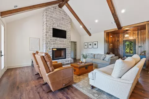 Living - 2535 Covington Rd, Ward, AR 72176 photo 6 of 7