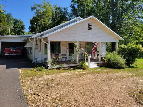 137 E Main St, Lockesburg, AR 71846