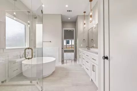 Bath - 1675 Nantucket, Conway, AR 72034 photo 3 of 8