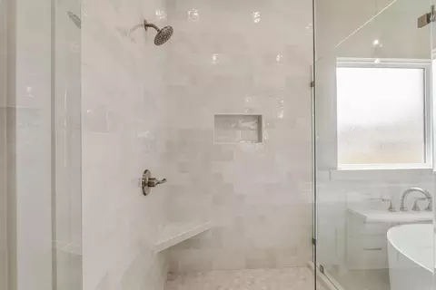 Bath - 1675 Nantucket, Conway, AR 72034 photo 4 of 8