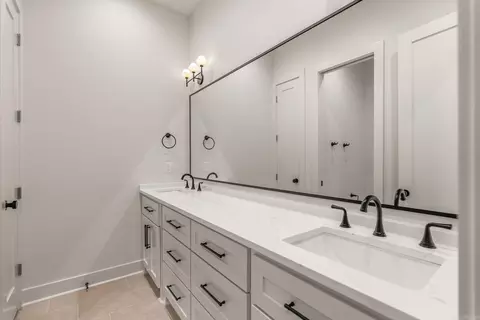 Bath - 1675 Nantucket, Conway, AR 72034 photo 8 of 8