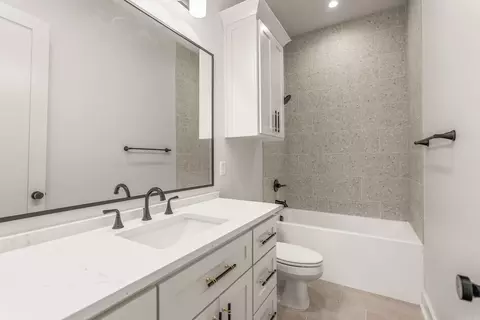 Bath - 1675 Nantucket, Conway, AR 72034 photo 1 of 8
