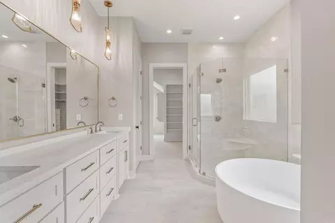 Bath - 1675 Nantucket, Conway, AR 72034 photo 6 of 8