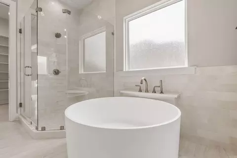 Bath - 1675 Nantucket, Conway, AR 72034 photo 5 of 8