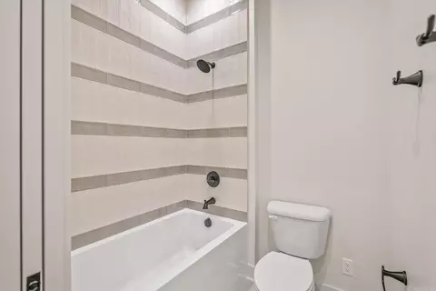 Bath - 1675 Nantucket, Conway, AR 72034 photo 7 of 8