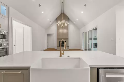 Kitchen - 1675 Nantucket, Conway, AR 72034 photo 5 of 6