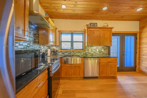 Kitchen - 3780 River Rd, Guion, AR 72540 photo 9 of 9