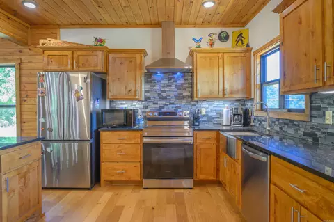 Kitchen - 3780 River Rd, Guion, AR 72540 photo 7 of 9