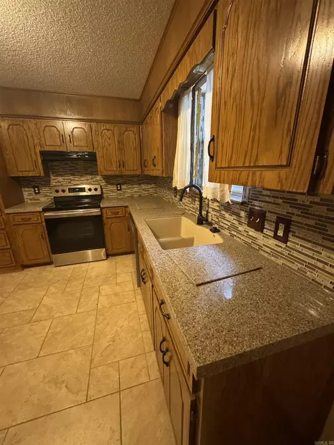 Kitchen - 11703 Dalin Rd, Cabot, AR 72023 photo 4 of 7