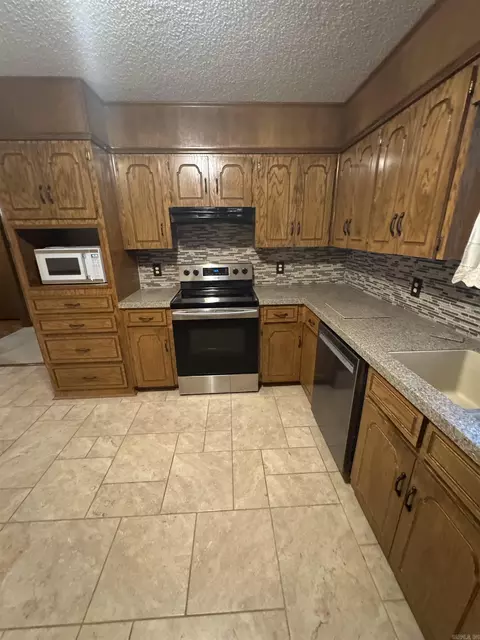 Kitchen - 11703 Dalin Rd, Cabot, AR 72023 photo 7 of 7
