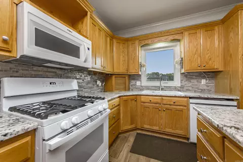 Kitchen - 31 Ridgefield Dr, Ward, AR 72176 photo 3 of 4