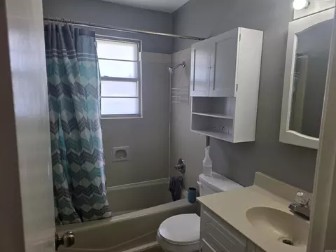 Bath - 2106 Independence Ave, Conway, AR 72034 photo 3 of 3