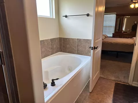 Bath - 5304 Glenn Cv, Bryant, AR 72022 photo 1 of 4