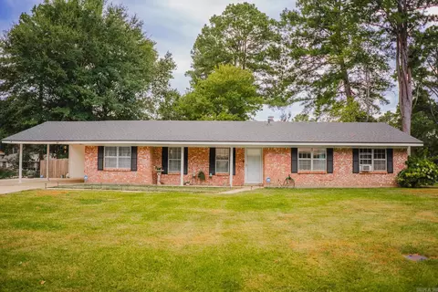 177 Center Dr, Monticello, AR 71655
