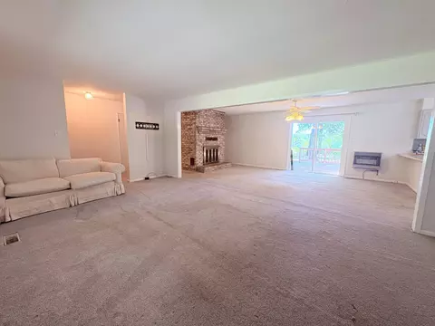 Living - 352 Hwy 62412, Ash Flat, AR 72513 photo 4 of 5