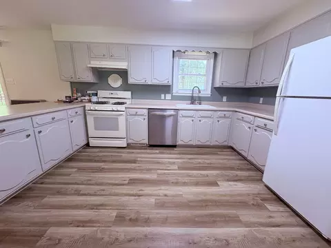 Kitchen - 352 Hwy 62412, Ash Flat, AR 72513 photo 2 of 5