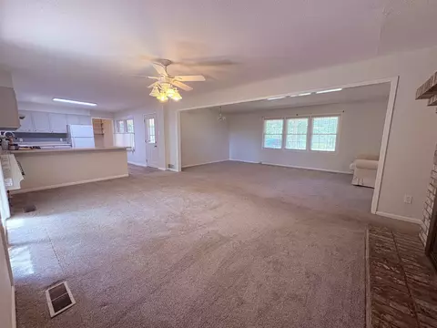 Living - 352 Hwy 62412, Ash Flat, AR 72513 photo 2 of 5