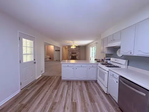 Kitchen - 352 Hwy 62412, Ash Flat, AR 72513 photo 5 of 5