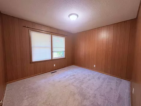 Bedroom - 352 Hwy 62412, Ash Flat, AR 72513 photo 5 of 6