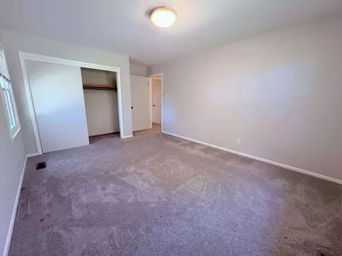 Bedroom - 352 Hwy 62412, Ash Flat, AR 72513 photo 4 of 6