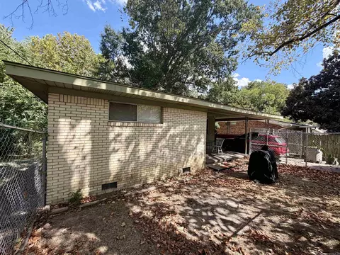 Exterior - 204 S Second St, Benton, AR 72019 photo 5 of 12