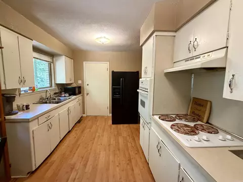 Kitchen - 204 S Second St, Benton, AR 72019 photo 5 of 5