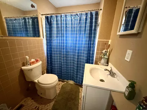 Bath - 204 S Second St, Benton, AR 72019 photo 2 of 2