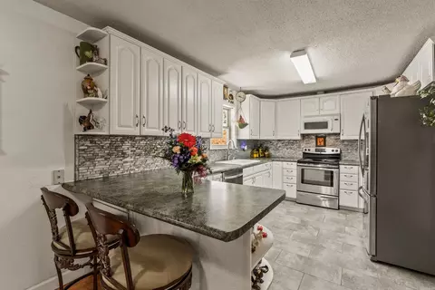 Kitchen - 564 Green Tree Rd, Clinton, AR 72031 photo 2 of 5