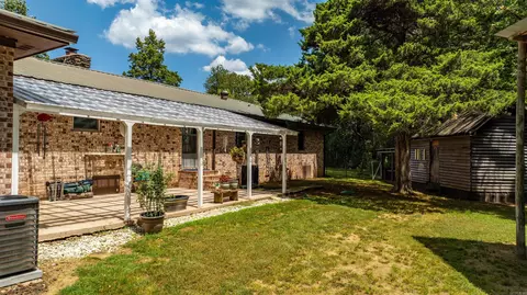 Exterior - 564 Green Tree Rd, Clinton, AR 72031 photo 7 of 10