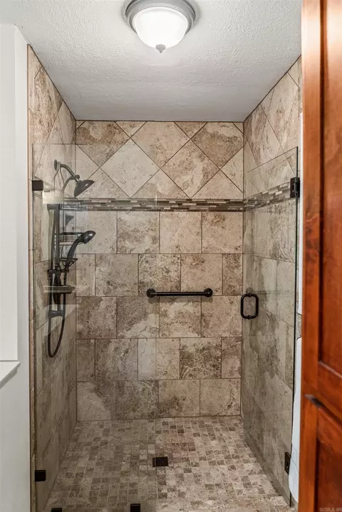 Bath - 564 Green Tree Rd, Clinton, AR 72031 photo 4 of 5